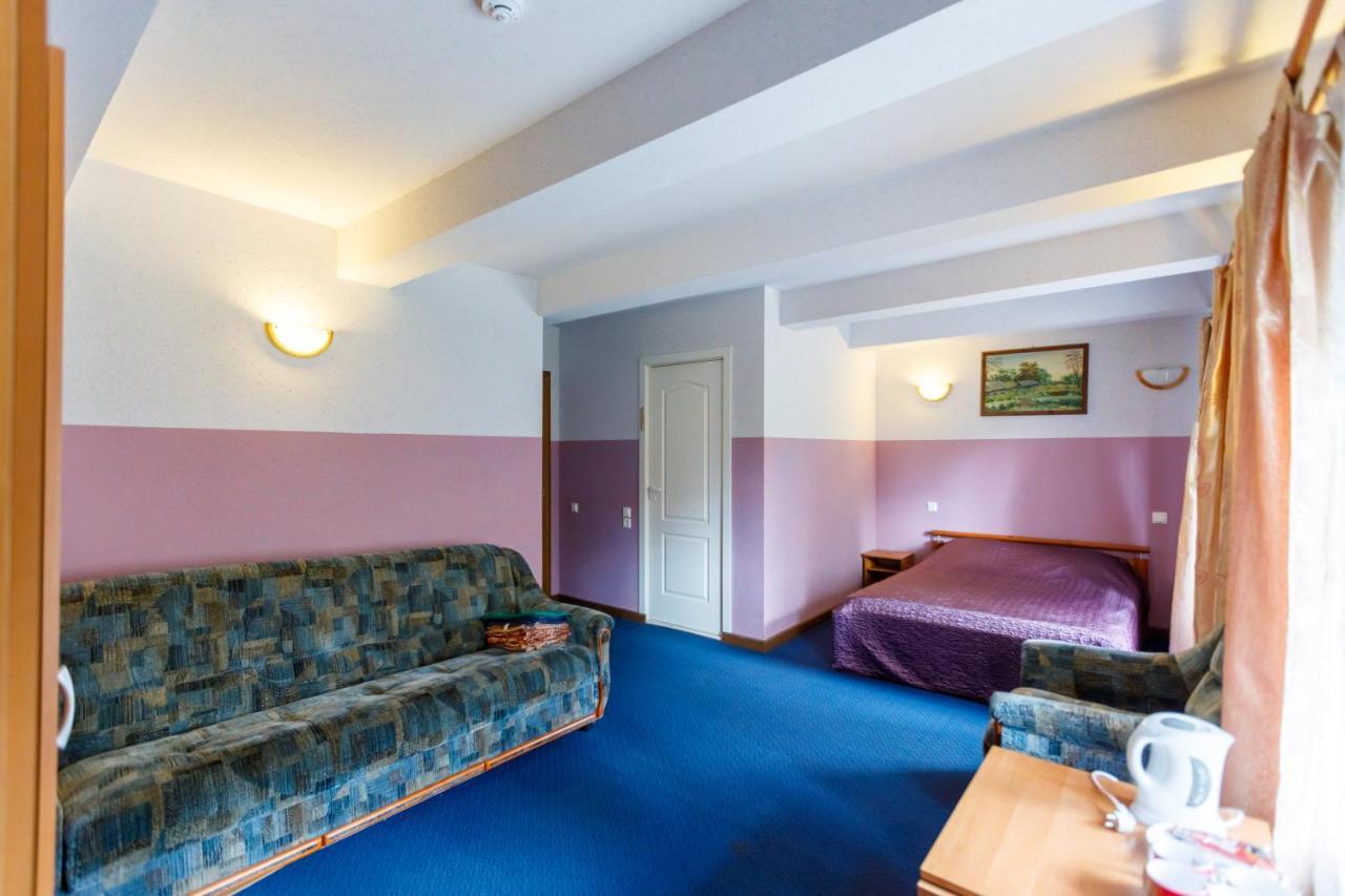 Viesu Nams “Dimantu Ferma” Hotel Ikšķile Exterior foto