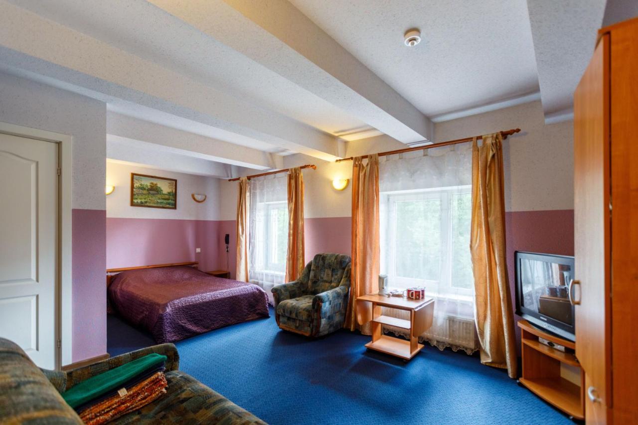 Viesu Nams “Dimantu Ferma” Hotel Ikšķile Exterior foto